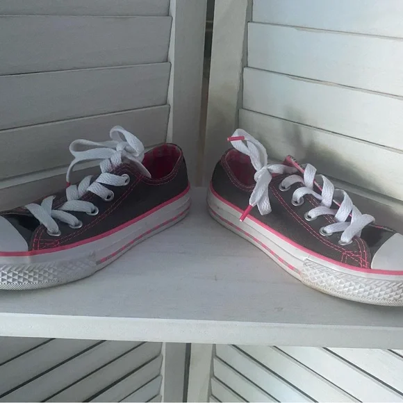 Little Kids Size 11 Converse Sneakers - Grey/Pink - Picture 4 of 8